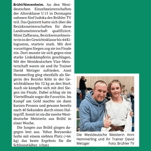 Anni Hemmerling, Westdeutsche Meisterin, posiert mit Trainer David Metzger nach dem Wettkampf in der Judohalle.