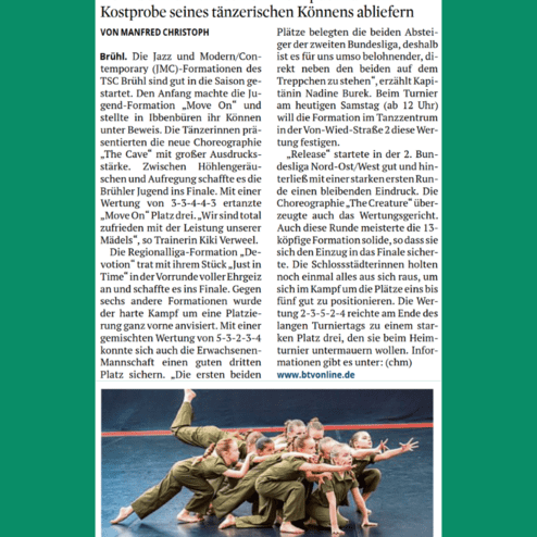 TSC Brühl Tänzerinnen führen eine Choreografie auf, umgeben von einer dynamischen Bühnenatmosphäre.