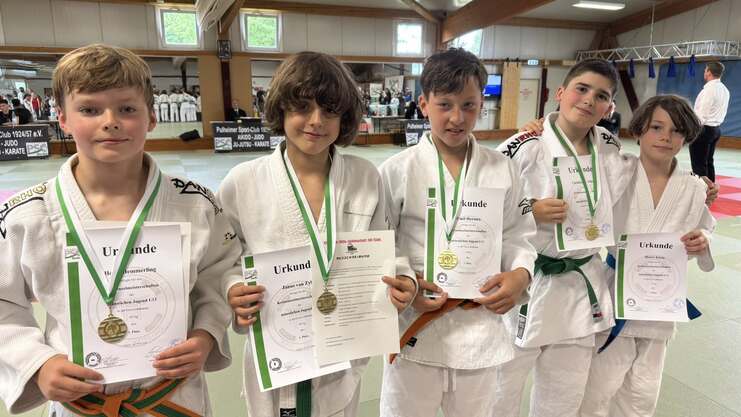 Viele Goldmedaillen für die Brühler Judokids bei den Kreiseinzelmeisterschaften der U13 und dem Kreisturnier der U11 am 18. Mai in Pulheim. (v.l.n.r.) Henri Hemmerling, Janus van Zyl, Emil Hermes und Christian Cherdron gewannen all ihre Kämpfe und holten Gold.