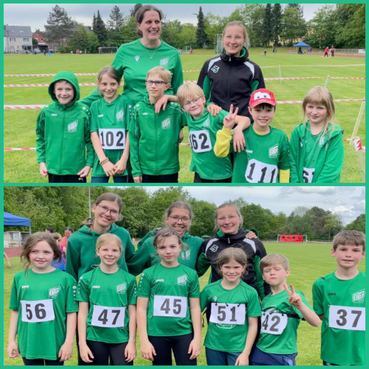 Gruppe von Kindern in gr&uuml;nen Sporttrikots mit Startnummern, stehen mit Trainerinnen auf einem Sportplatz.
