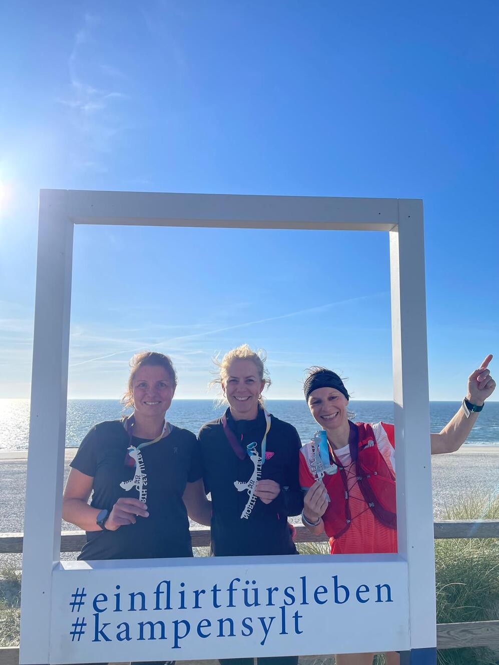 Drei Ultraläuferinnen des Brühler Turnvereins liefen letzten Samstag in einer 3er Staffel die 111km, Julia Berninger, Melanie Meyer und Ines Birk haben auf Sylt am North Sea Ultra teilgenommen. Nach 12:05 Stunden war das Ziel erreicht und der 6.