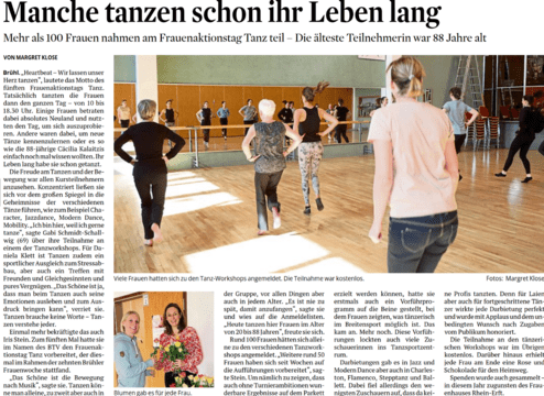 Viele Frauen nehmen an Tanzworkshops teil und zeigen unterschiedliche Tanzstile in einem großen Saal.