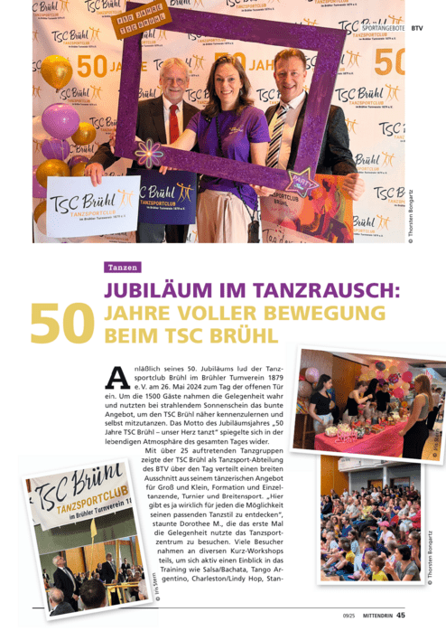 Gruppe von vier Personen posiert vor einem Jubiläums-Backdrop des TSC Brühl mit goldenen und lila Luftballons.