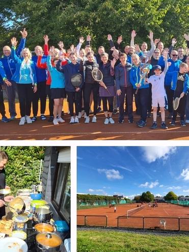 Gruppenfoto von Tennis-Spielern und -Spielerinnen in Sportkleidung, die fröhlich auf einem Platz stehen und winken.