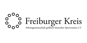 Logodesign des Freiburger Kreises mit Text und Kreissymbol. "Freiburger Kreis" und "Arbeitsgemeinschaft größerer Sportvereine e.V."