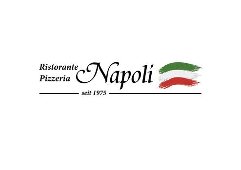 Logo der Pizzeria Napoli mit Schriftzug und italienischen Farbstreifen in grün, weiß und rot, inszeniert auf weißem Hintergrund.