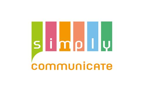 Logo von "simply communicate" in bunten Farben mit minimalistischem Design und grauem Schriftzug.
